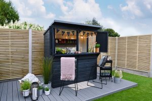 Read more about the article 7 Cool Things You Should Have in Your Garden Bar 