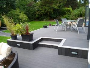 Read more about the article 5 Reasons You Should Choose Composite Decking For Your Backyard