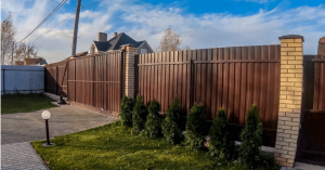 Read more about the article 4 Benefits of Composite Fencing