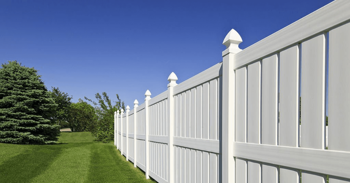 You are currently viewing How Do Deluxe Fences Maintain The Security And Appearance Of Your Home?